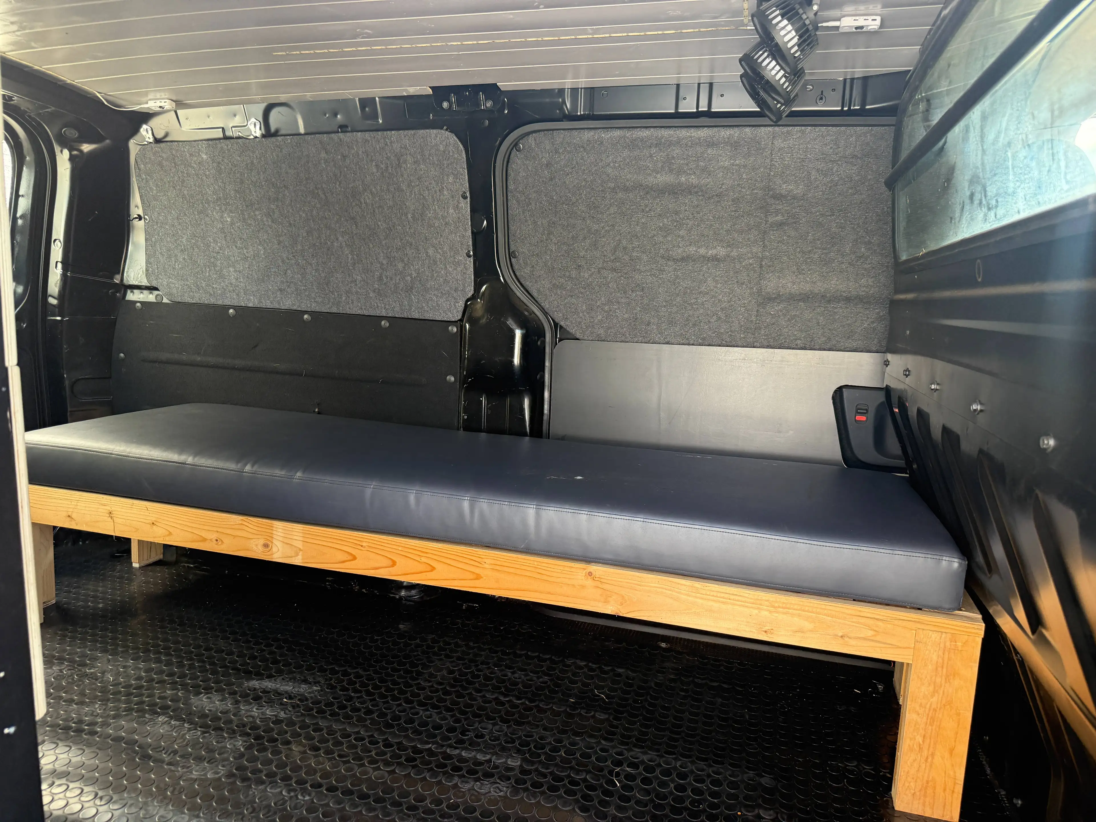 Hyundai H-1 Hyundai H-1 2.5 CRDi Lichte Vracht – Mini Camper – CarPlay – Camera – Trekhaak — photo 12