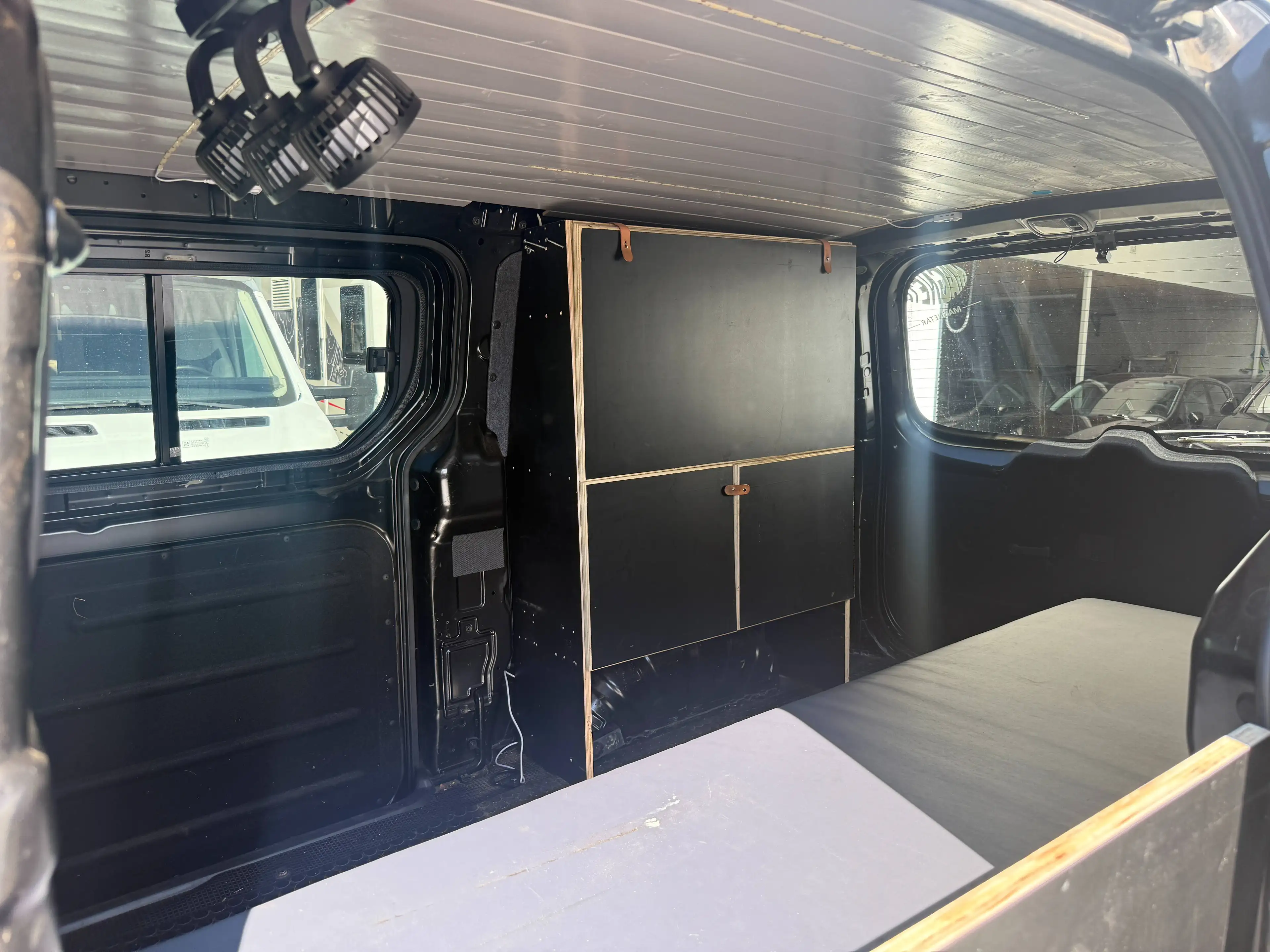 Hyundai H-1 Hyundai H-1 2.5 CRDi Lichte Vracht – Mini Camper – CarPlay – Camera – Trekhaak — photo 8