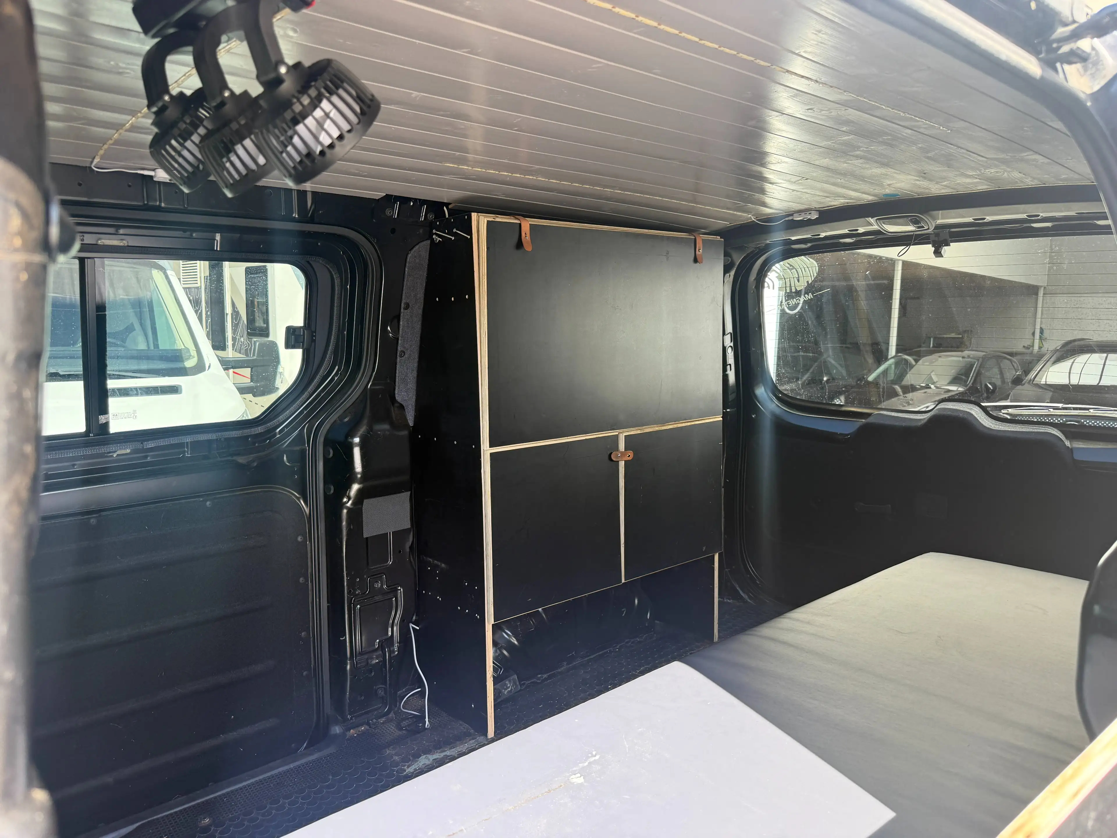 Hyundai H-1 Hyundai H-1 2.5 CRDi Lichte Vracht – Mini Camper – CarPlay – Camera – Trekhaak — photo 10