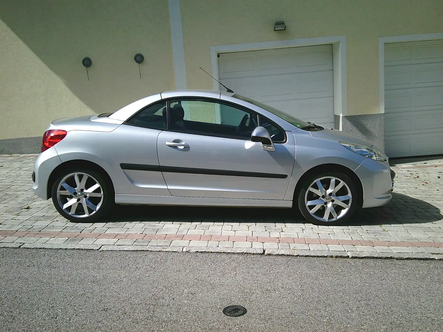 Peugeot 207 CC Filou Grau - 1