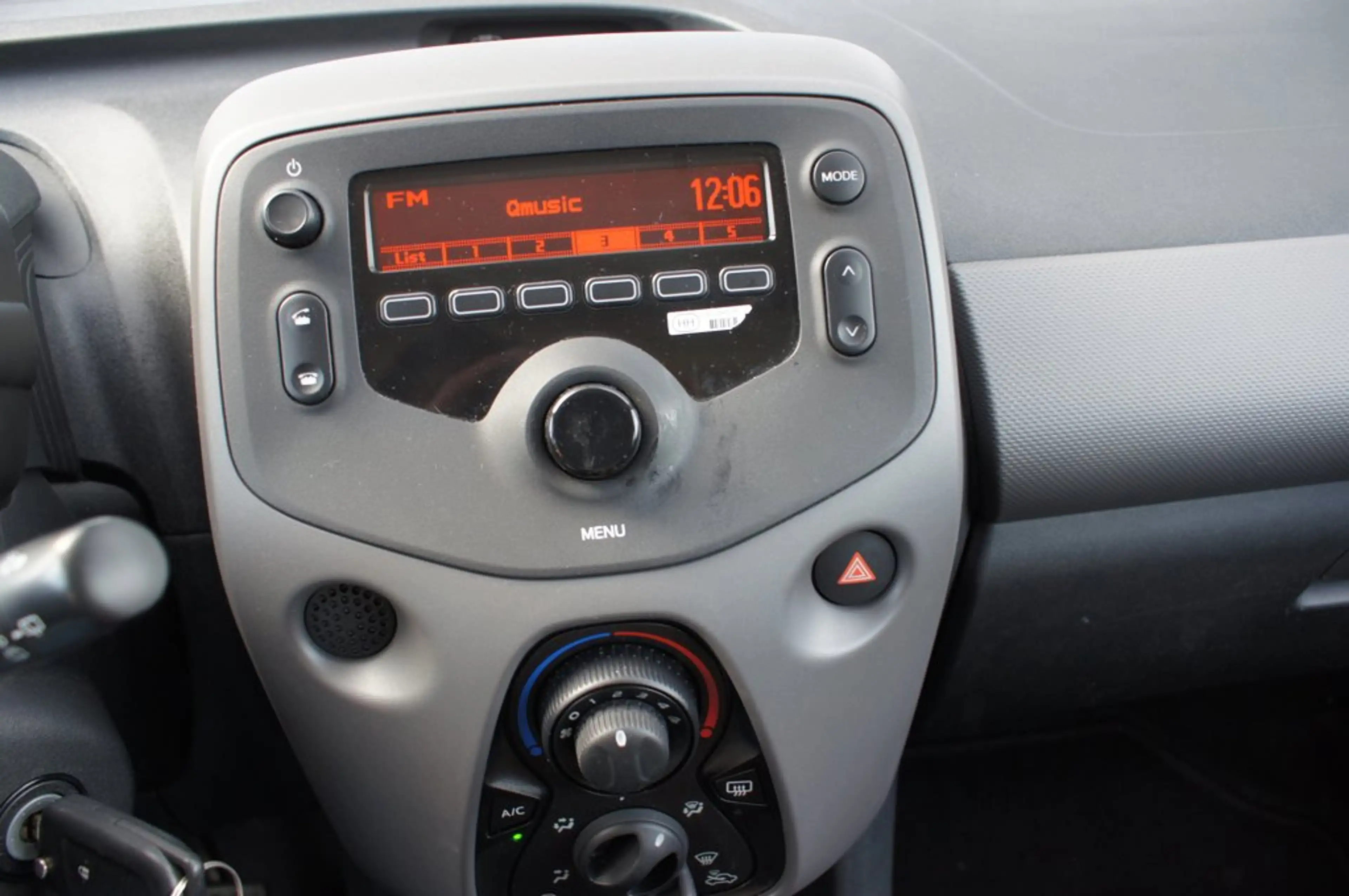 Peugeot 108 1.0 e-VTi Active — photo 6
