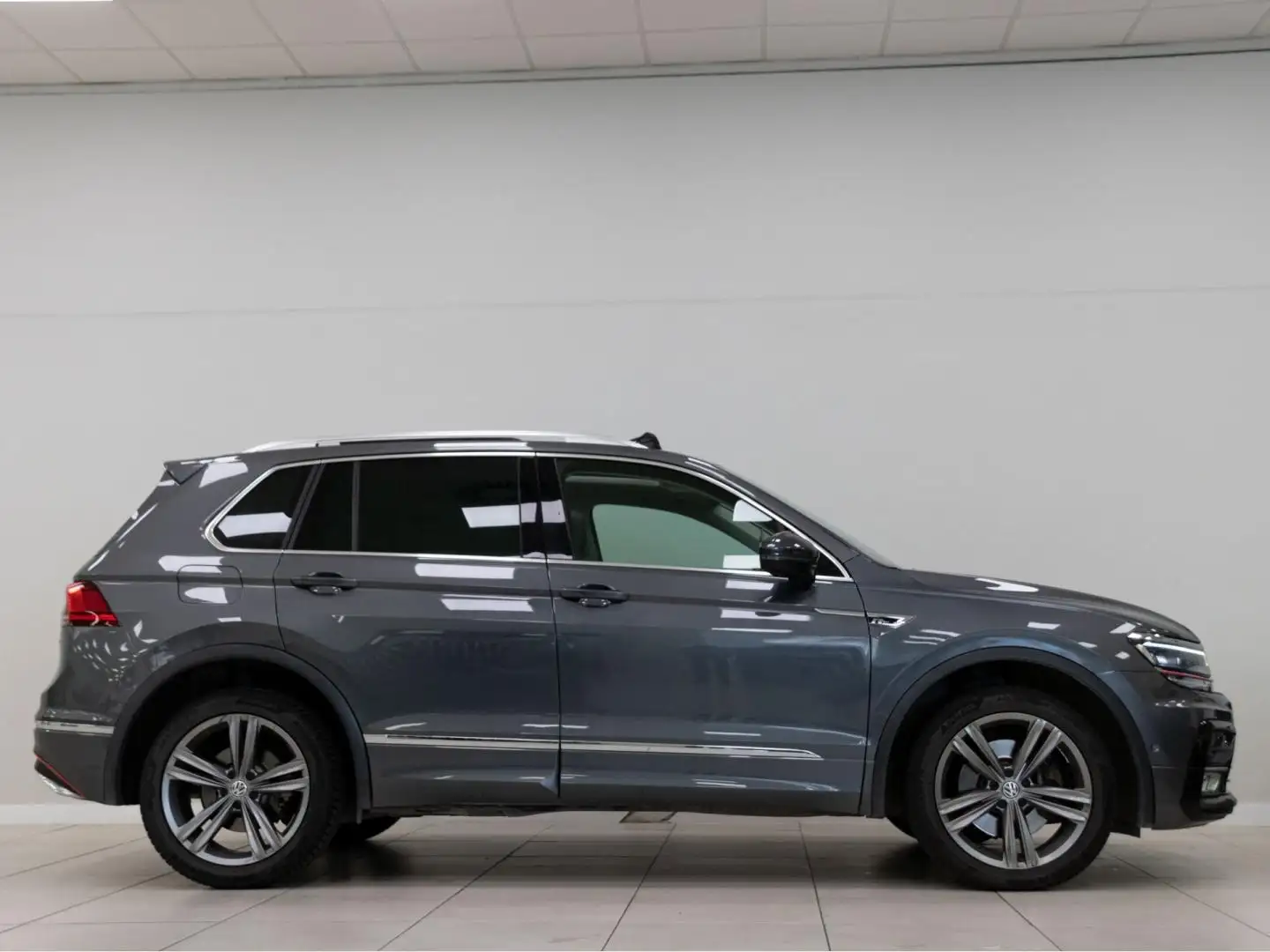 Volkswagen Tiguan 2.0TDI Sport 4Motion DSG 176kW Gris - 2