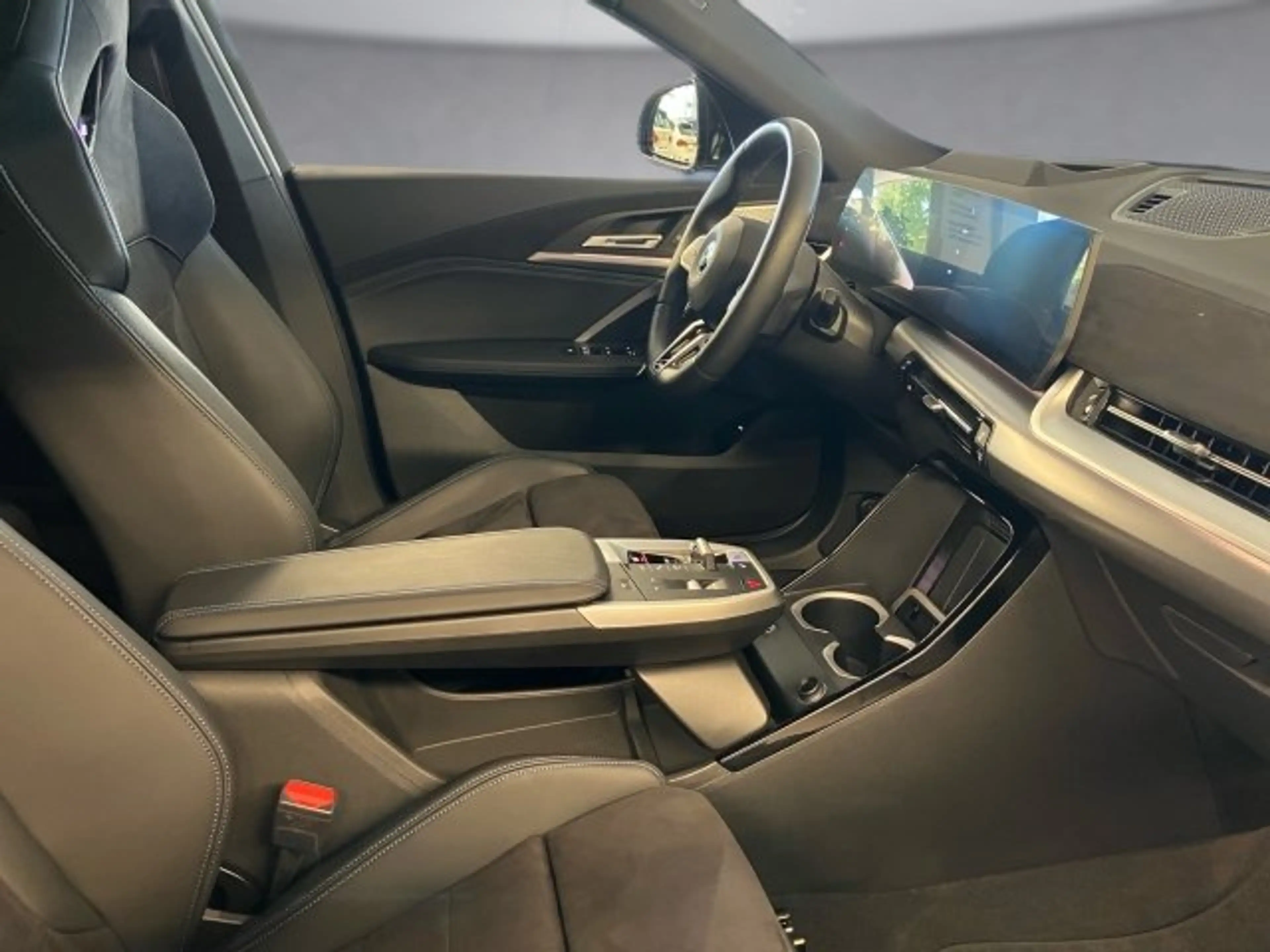 BMW iX2 eDrive20 U10 HB0 — photo 11