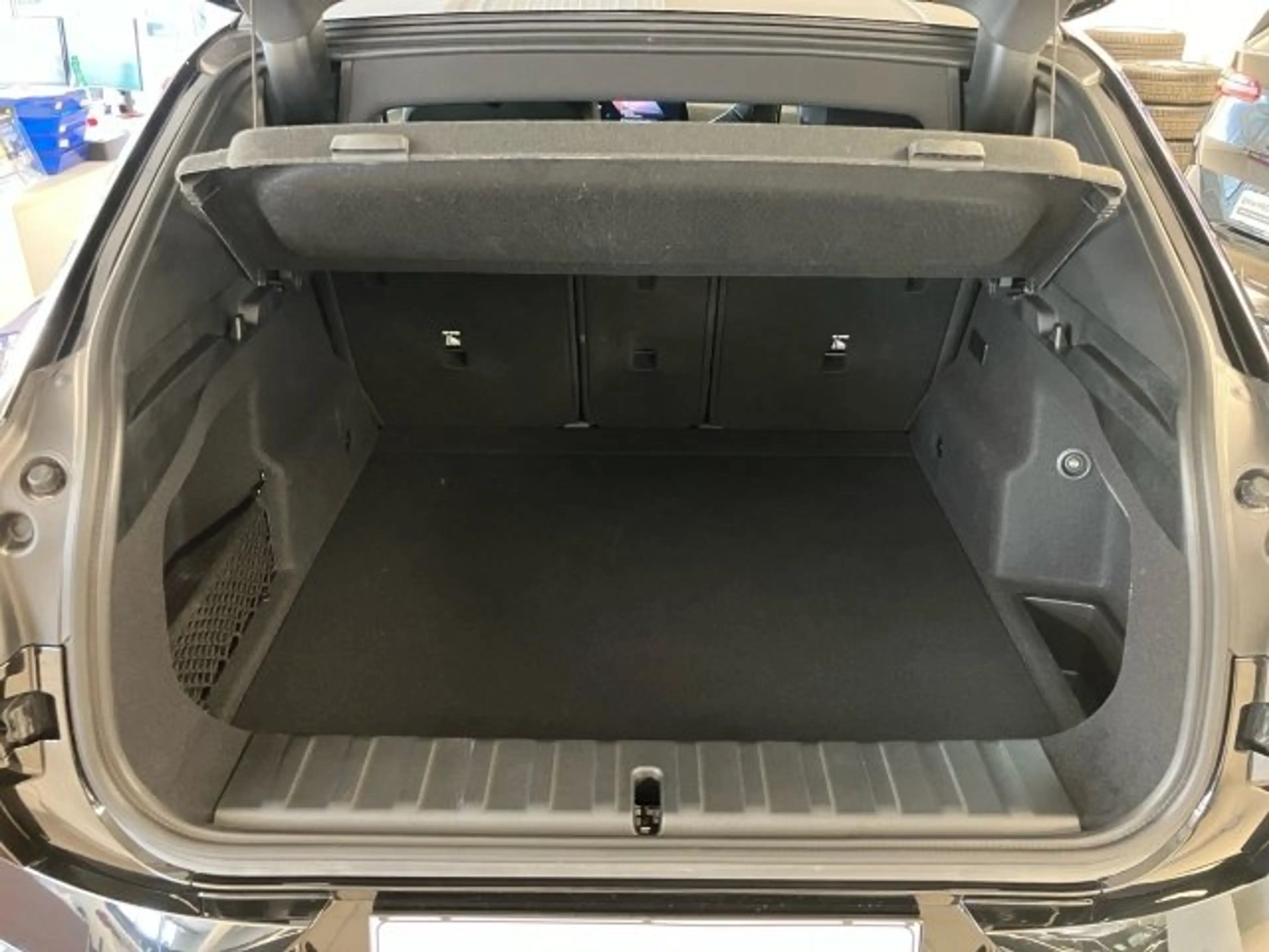 BMW iX2 eDrive20 U10 HB0 — photo 13