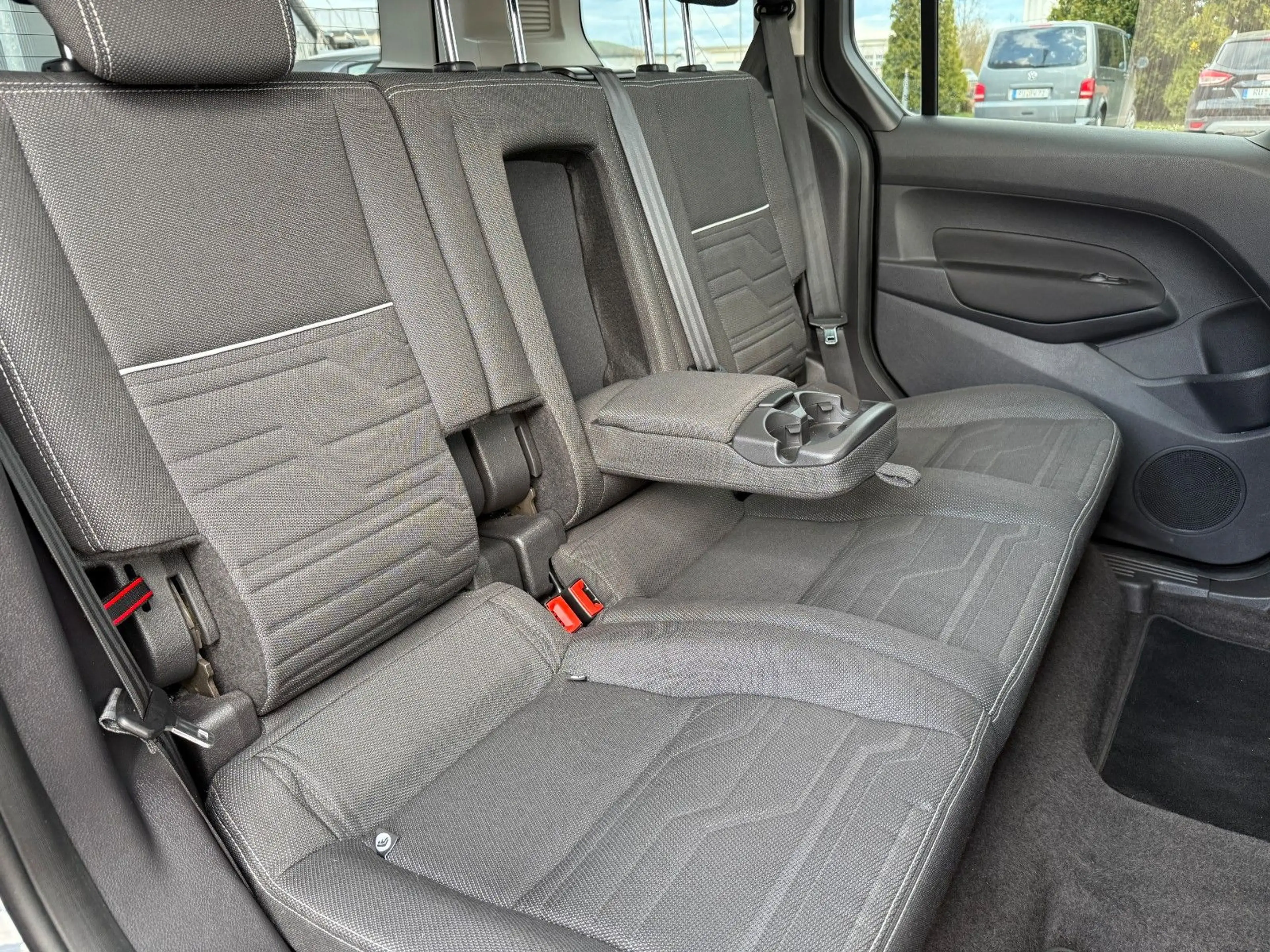 Ford Tourneo Connect Titanium Panoramadach — photo 10
