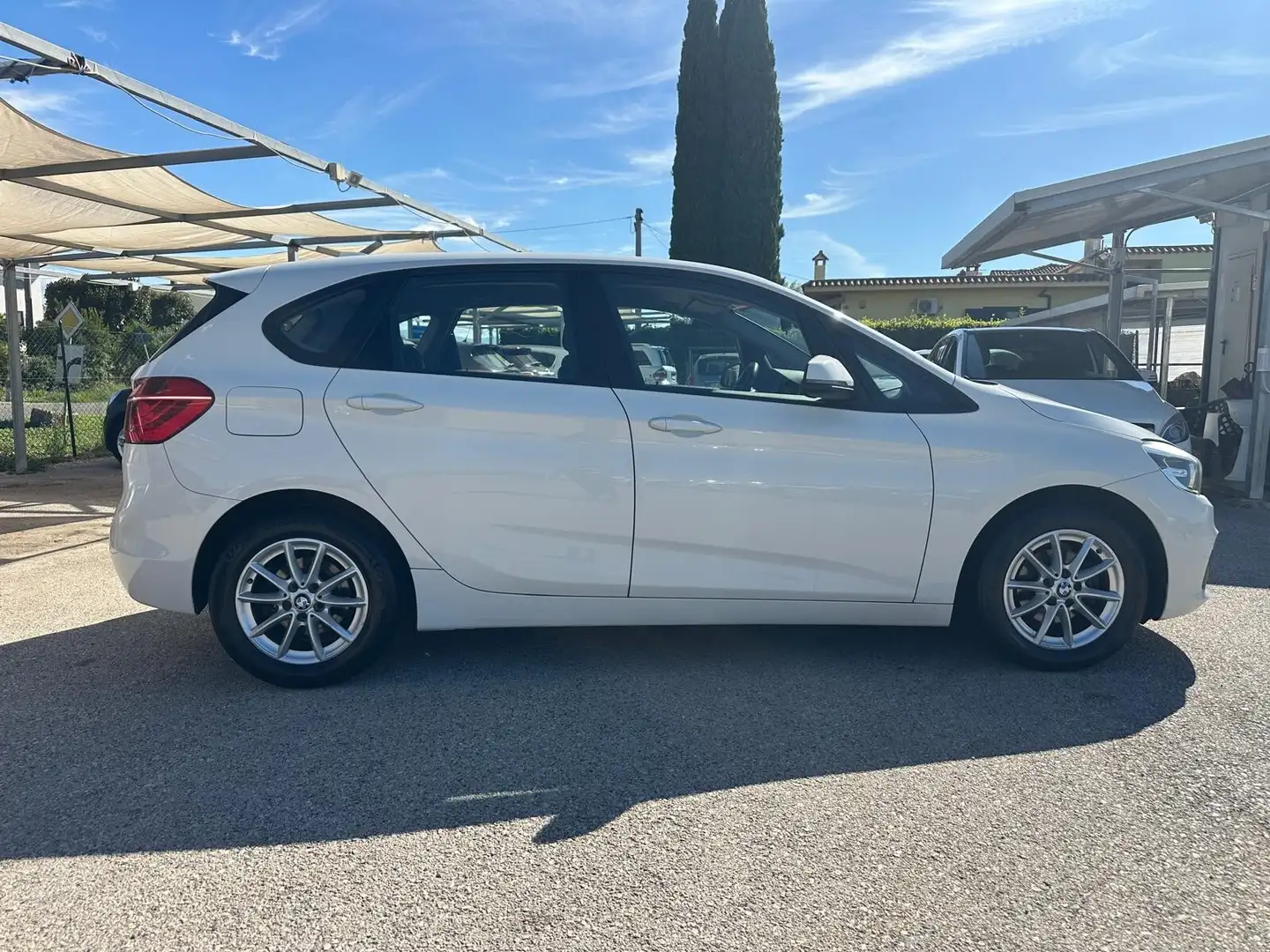 BMW 214d Active Tourer Luxury Bianco - 2