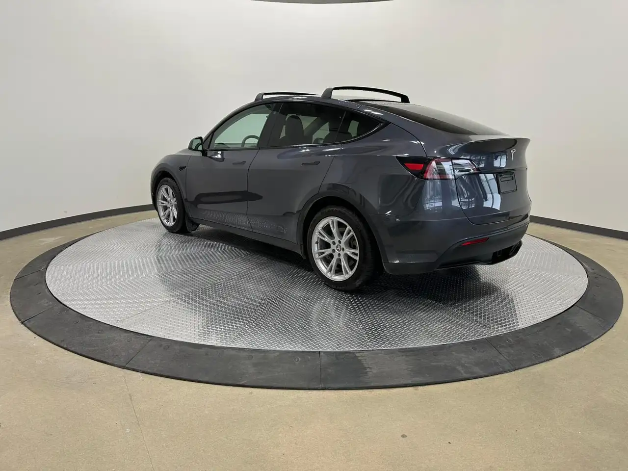 Tesla Model Y снимка Tesla Model Y
