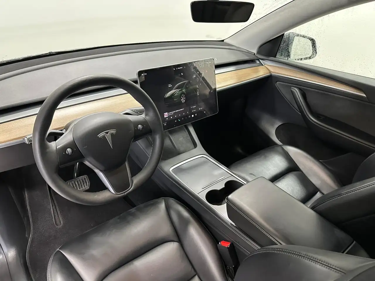Tesla Model Y снимка Tesla Model Y