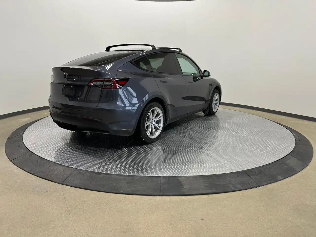Tesla Model Y снимка Tesla Model Y