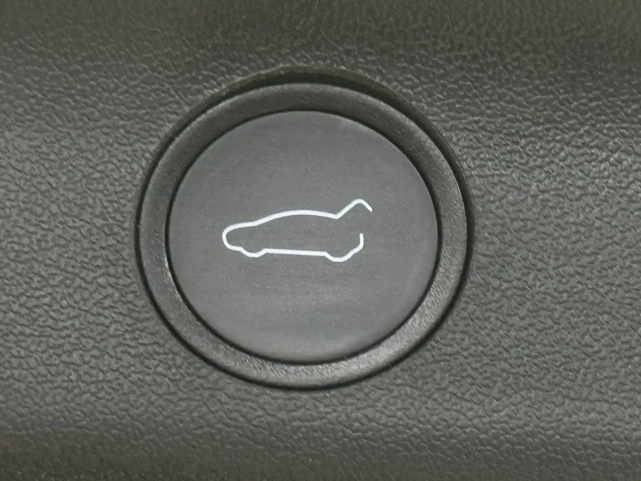 Tesla Model Y снимка Tesla Model Y