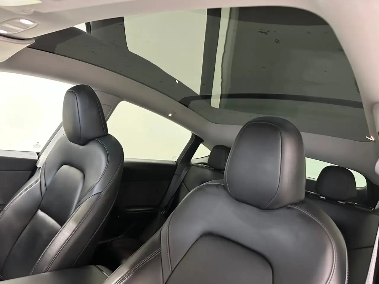 Tesla Model Y снимка Tesla Model Y