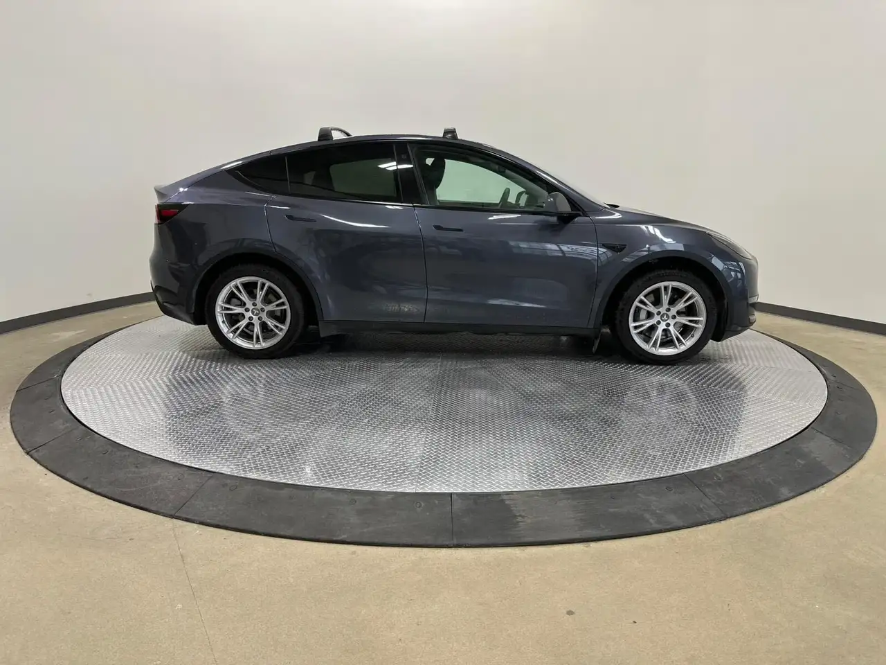 Tesla Model Y снимка Tesla Model Y
