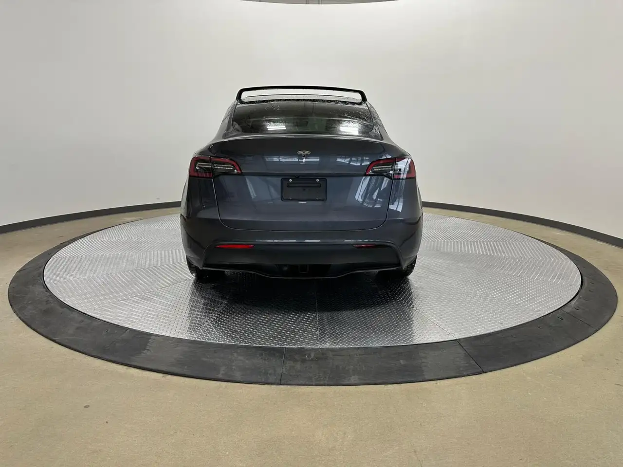 Tesla Model Y снимка Tesla Model Y