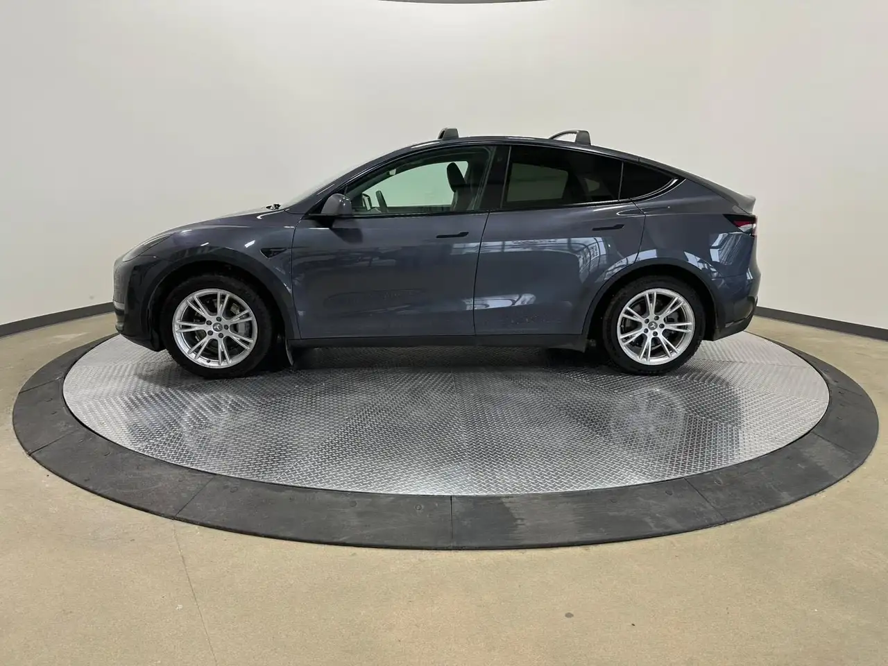 Tesla Model Y снимка Tesla Model Y