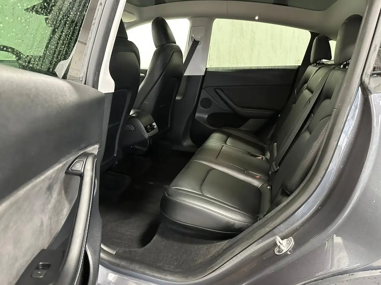 Tesla Model Y снимка Tesla Model Y