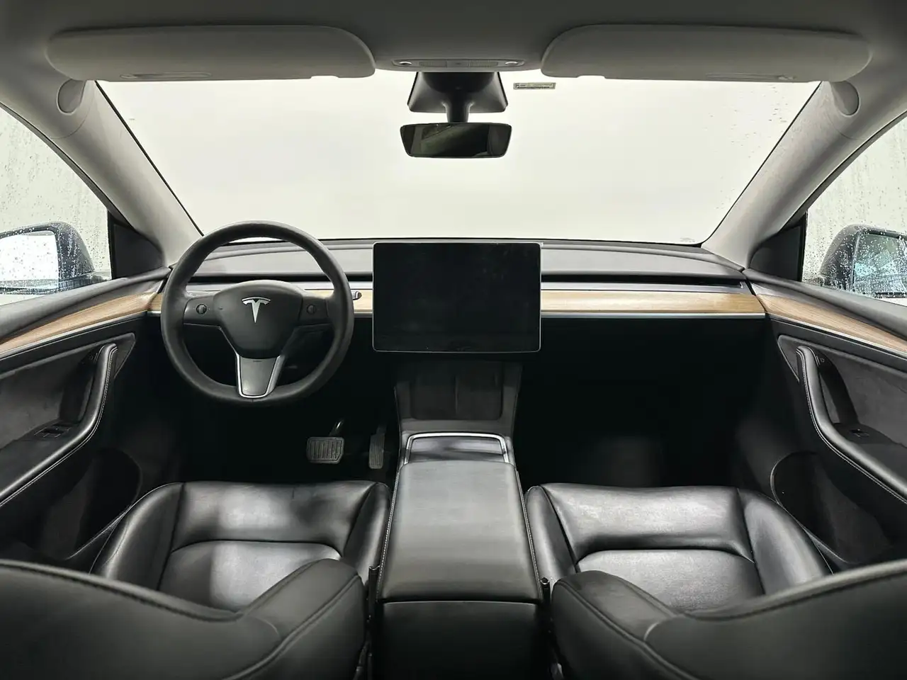 Tesla Model Y снимка Tesla Model Y