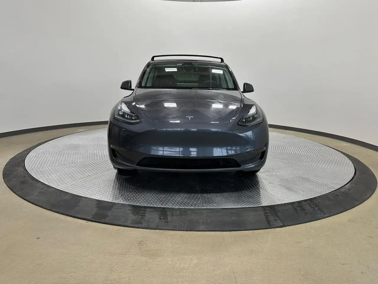 Tesla Model Y снимка Tesla Model Y