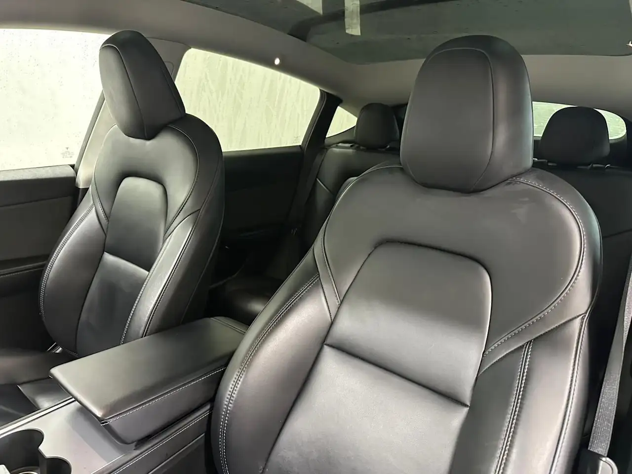 Tesla Model Y снимка Tesla Model Y