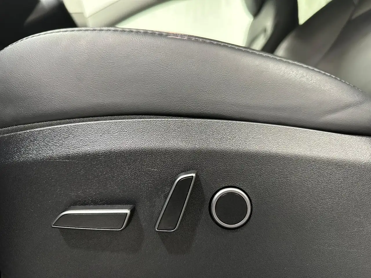 Tesla Model Y снимка Tesla Model Y