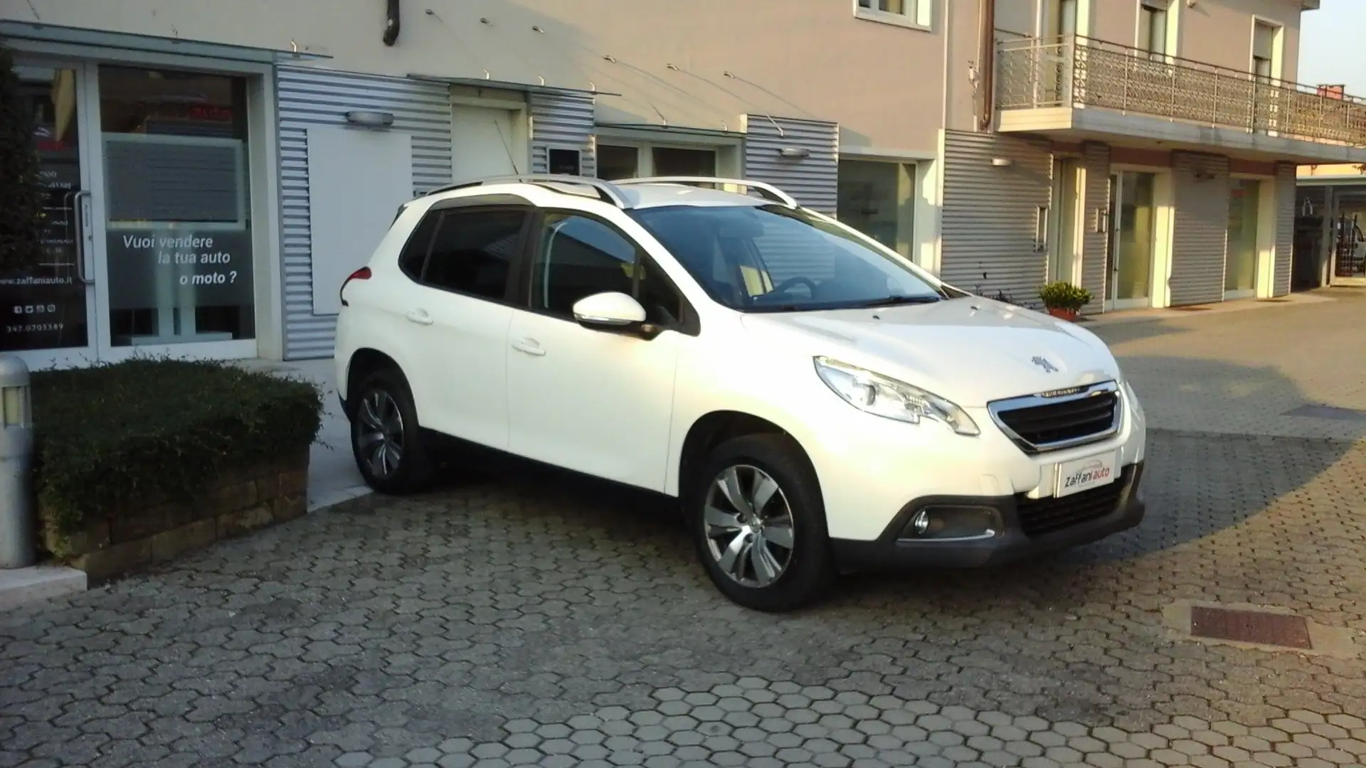 Peugeot 2008 1.4 hdi 8v Active 68cv-Unico P.-Neopat.-Km.Certif Bianco - 1