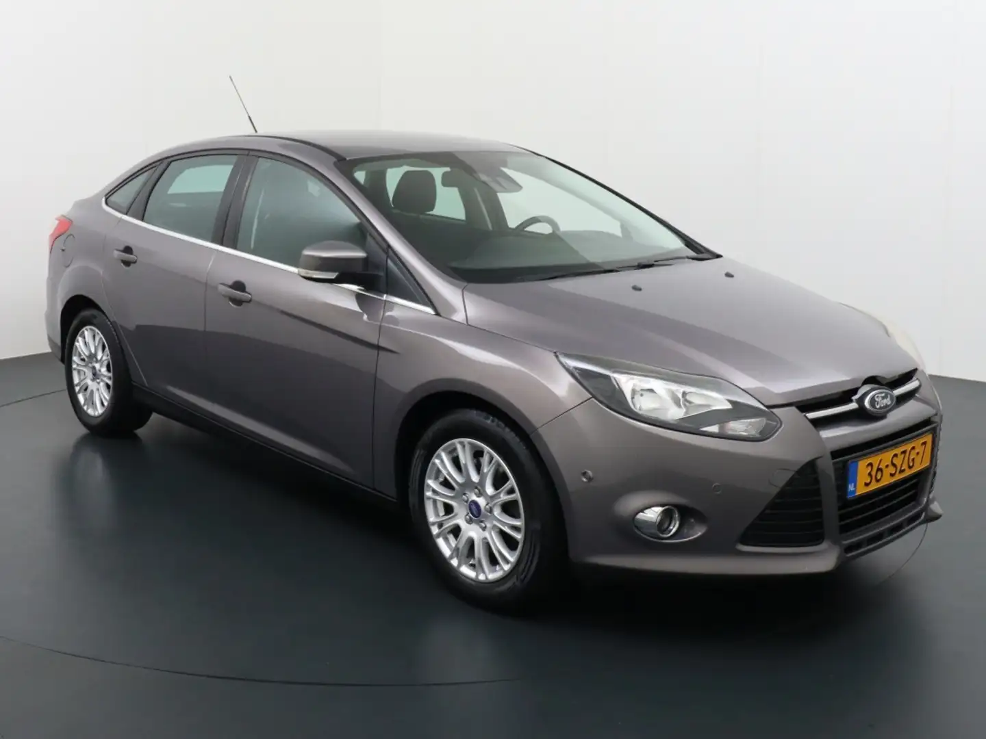 Ford Focus 1.6 EcoB. Titanium Marrón - 2