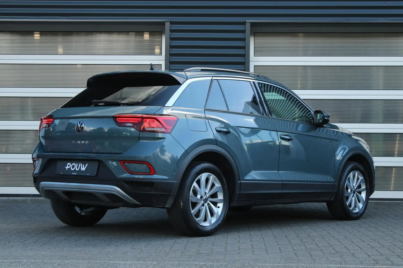 Volkswagen T-Roc 1.5 TSI 150pk DSG Life | LED IQ Light Koplampen | Blau - 2