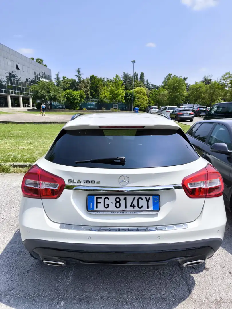 Mercedes-Benz GLA 180 d Premium Bianco - 2