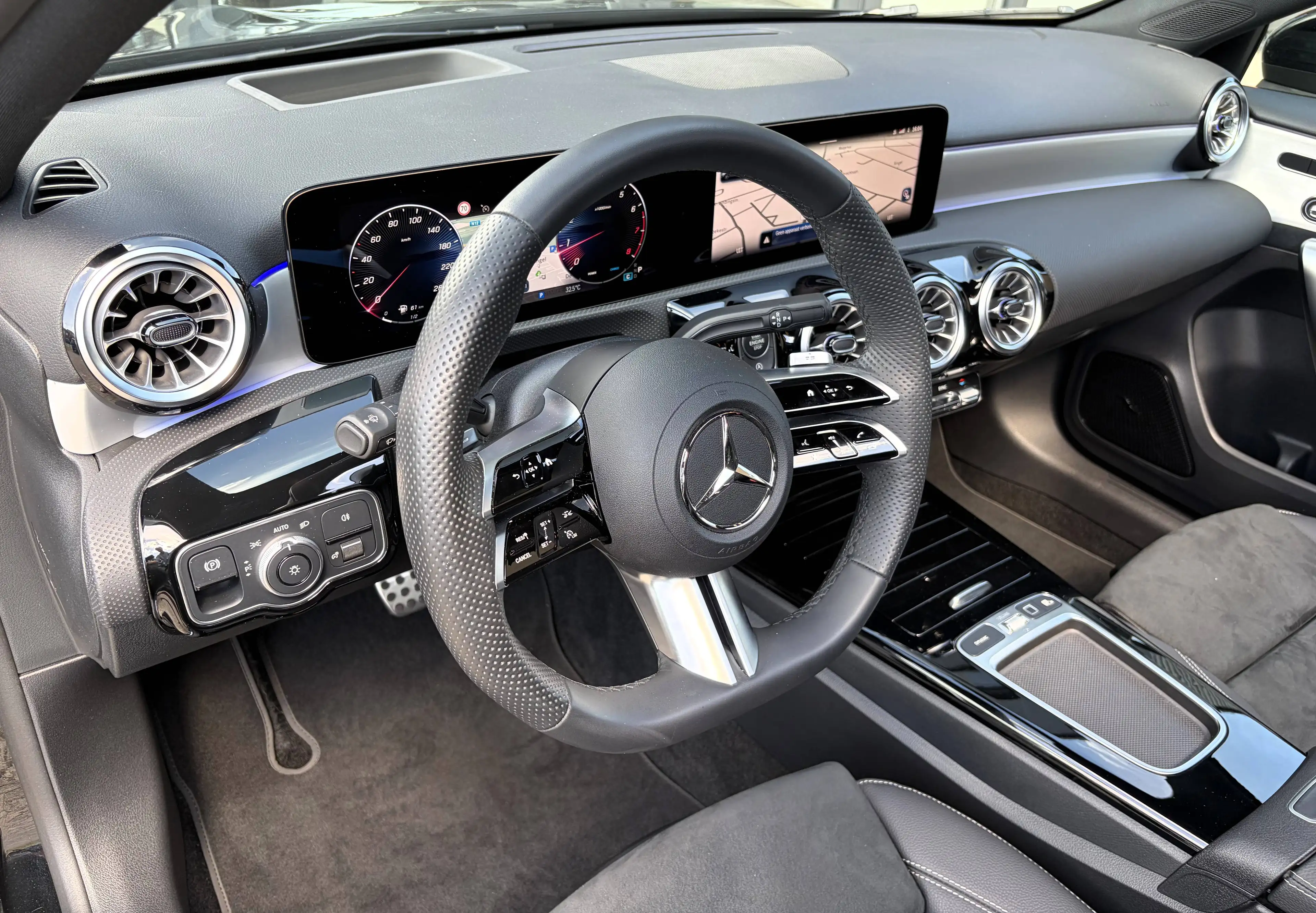 Mercedes-Benz A 180 AMG Line MHEV - BURMESTER - 13.094 KM!! — photo 11