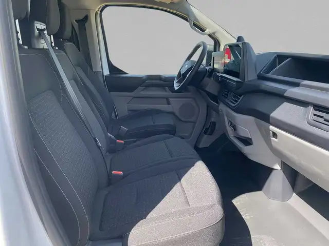 Ford Transit Custom view 3