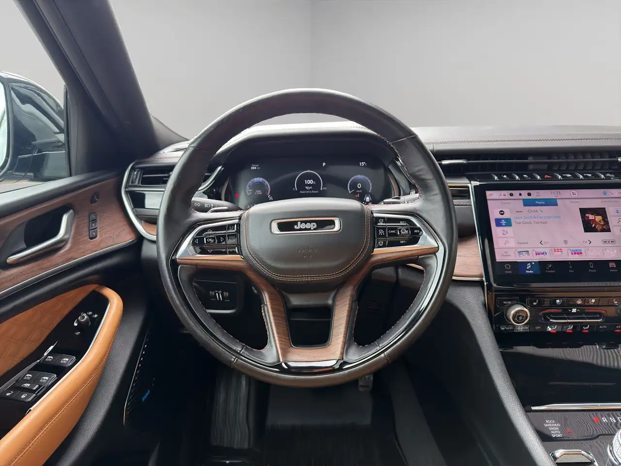 Jeep Grand Cherokee снимка Jeep Grand Cherokee