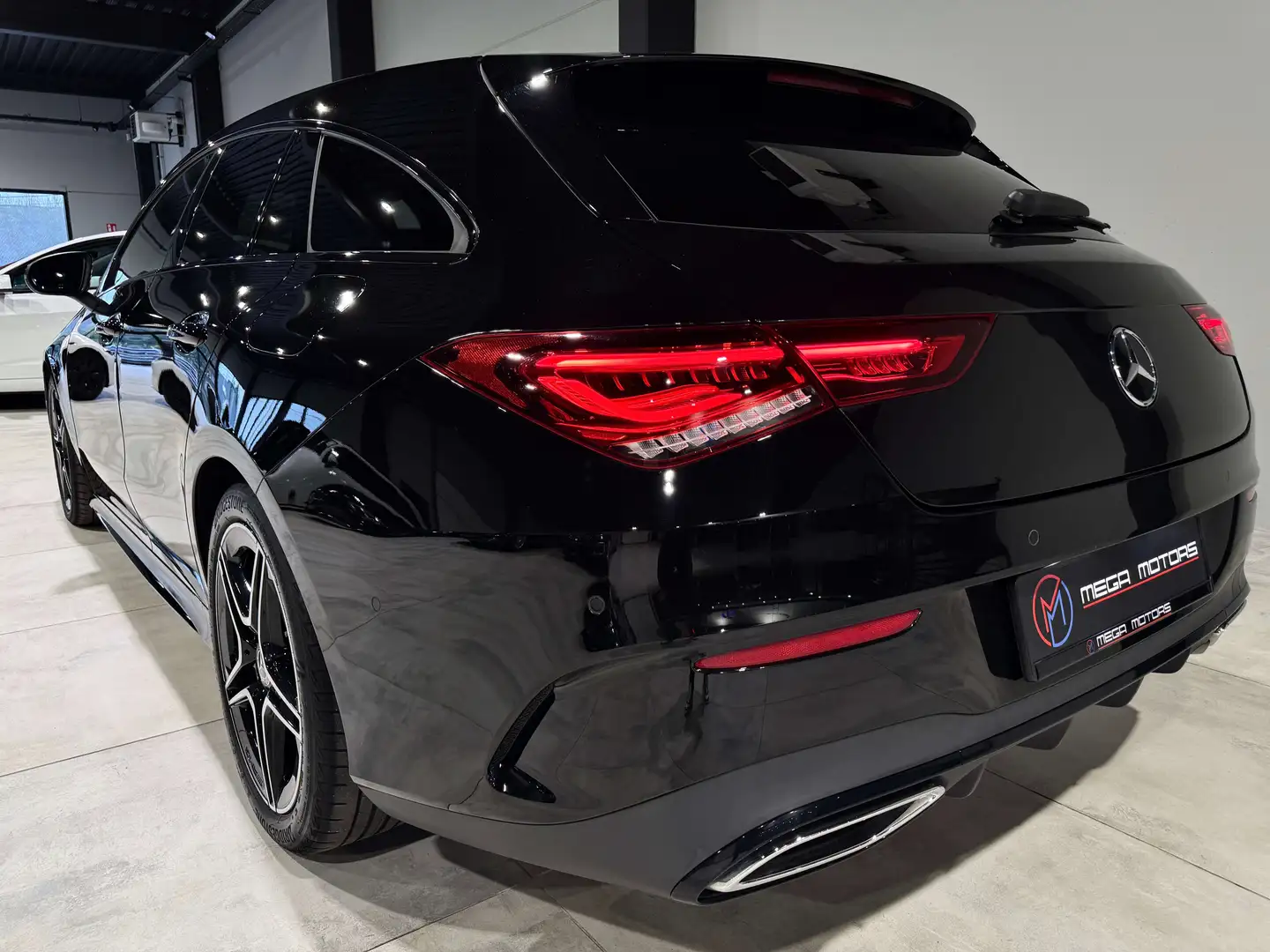 Mercedes-Benz CLA 180 PACK AMG\ 2.0d 116CV 1ER MAiN FULL CARNET MERCEDES Noir - 2