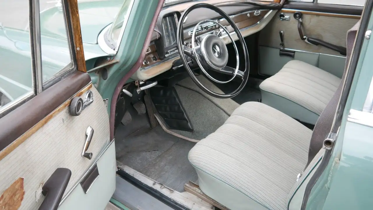 Mercedes-Benz 220 SB W111 Heckflosse, foto 9