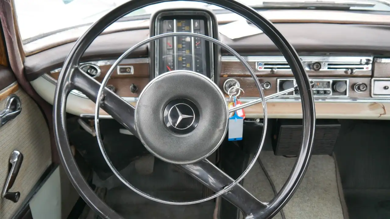 Mercedes-Benz 220 SB W111 Heckflosse, foto 11
