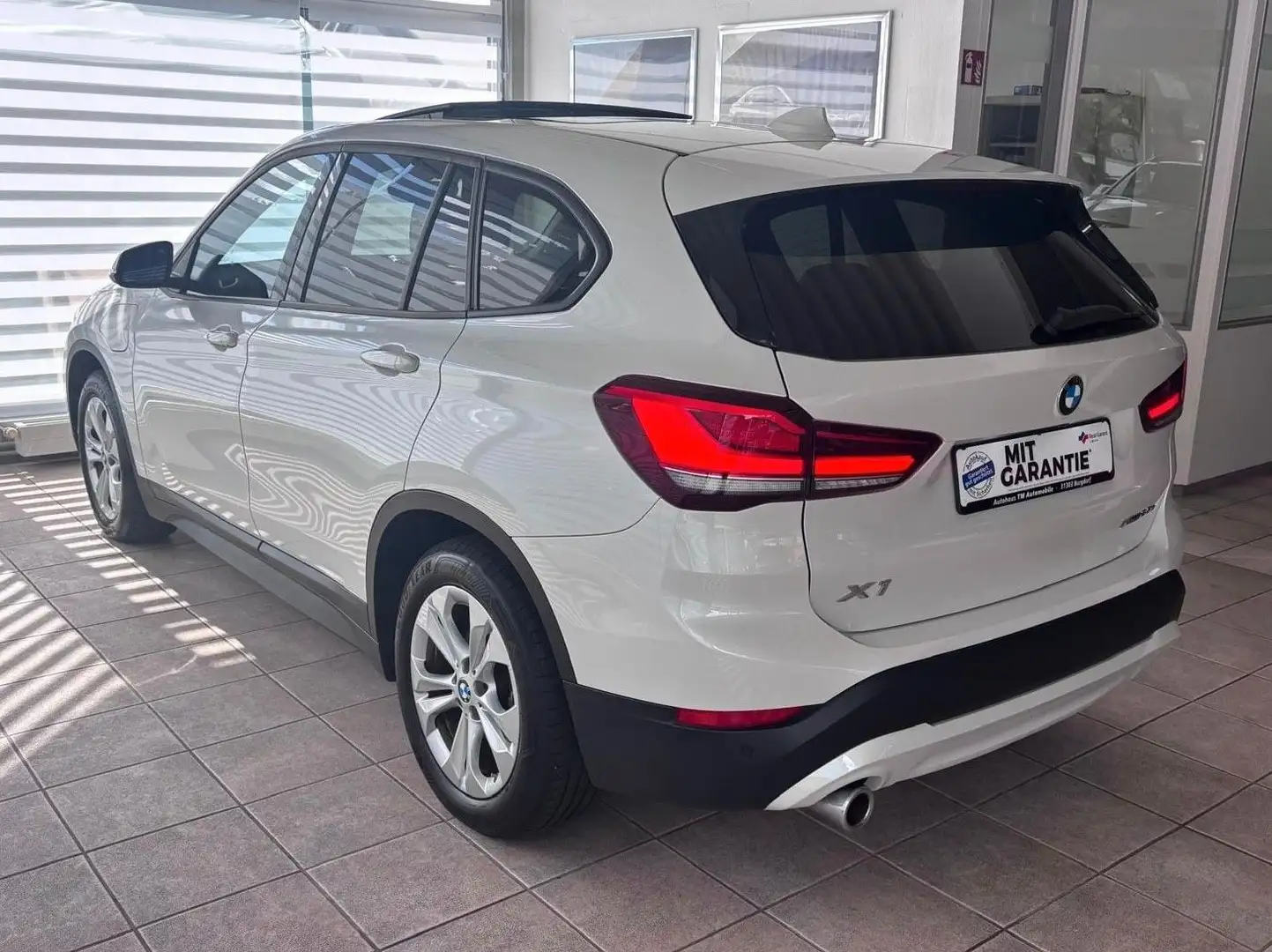 BMW X1 xD25e PANO KAMERA HeadUp LEDER Unfallfrei Blanc - 2