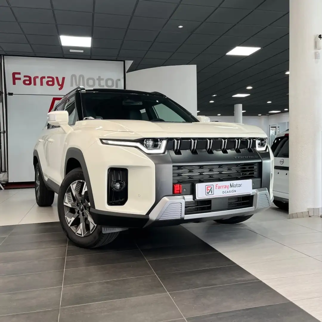 SsangYong Torres G15 HEV Life Aut. Blanco - 2