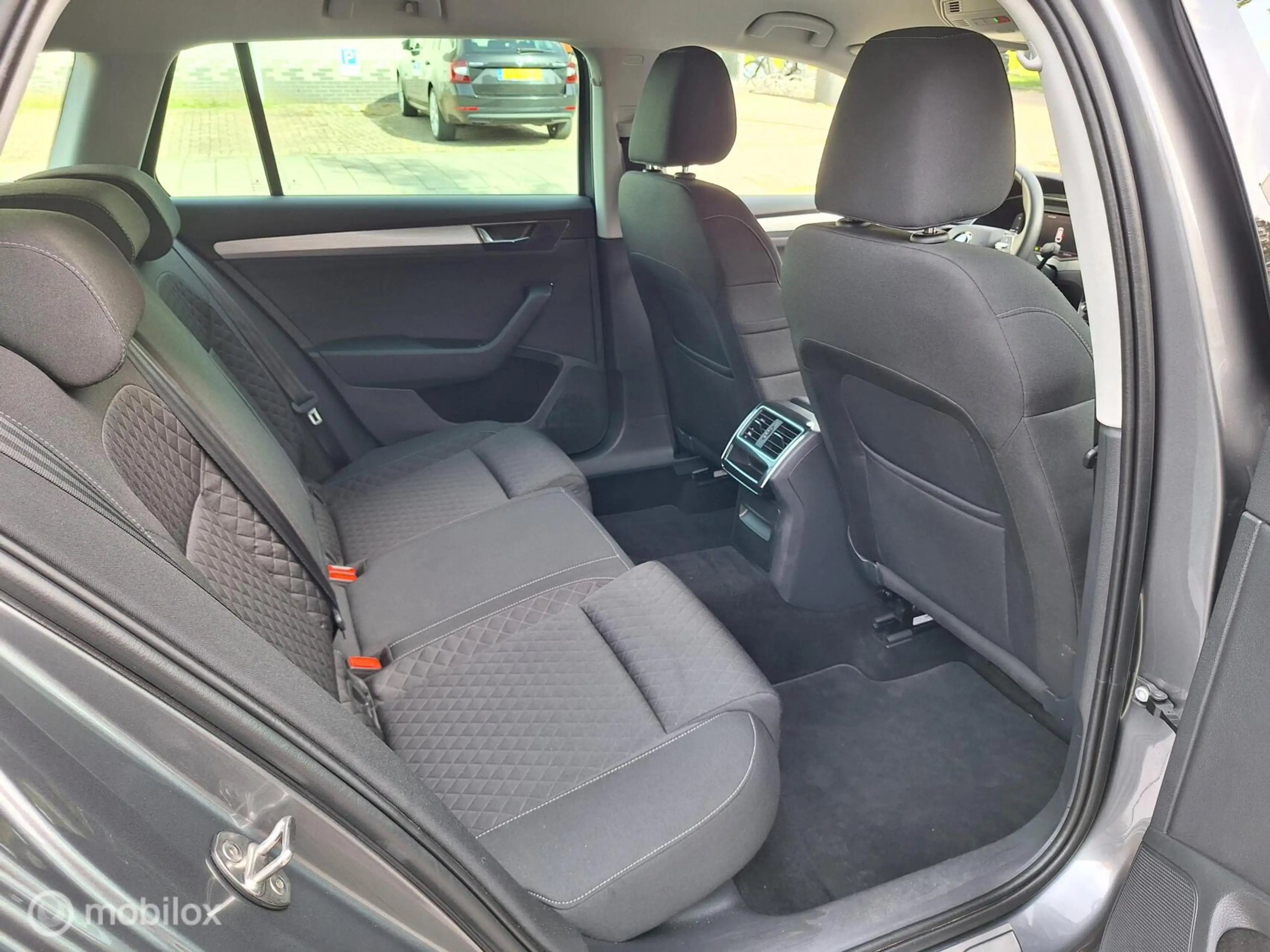 Skoda Superb COMBI 1.5 TSI ACT BUSINESS EDITION AUTOMAAT — photo 12