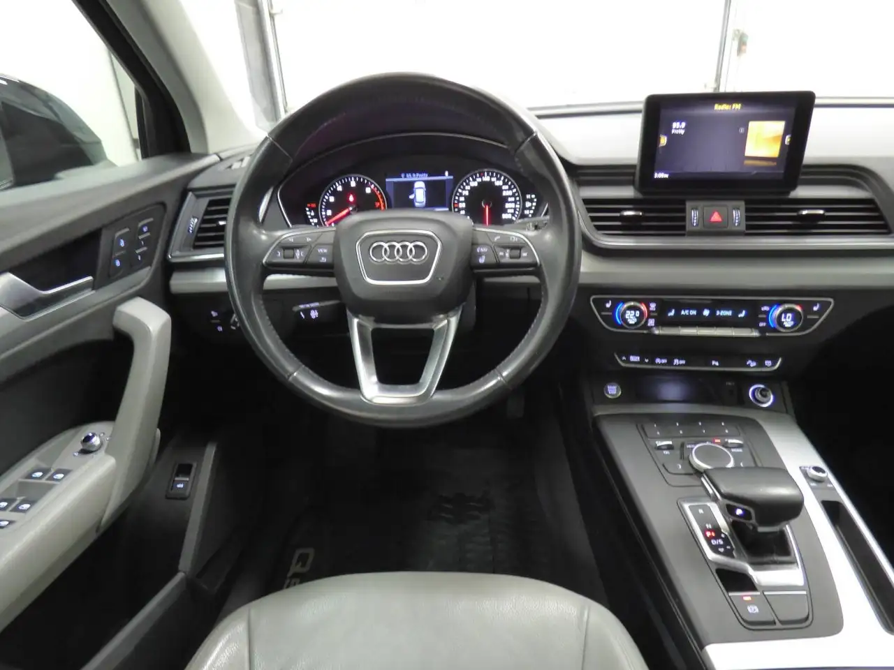 Audi Q5 снимка Audi Q5