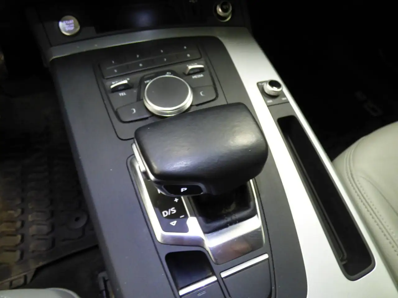 Audi Q5 снимка Audi Q5