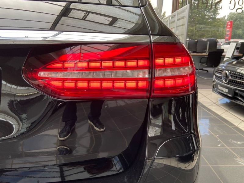 Mercedes-Benz E 300 de T +PANO+AHK+BURMESTER+MEMORY — photo 10
