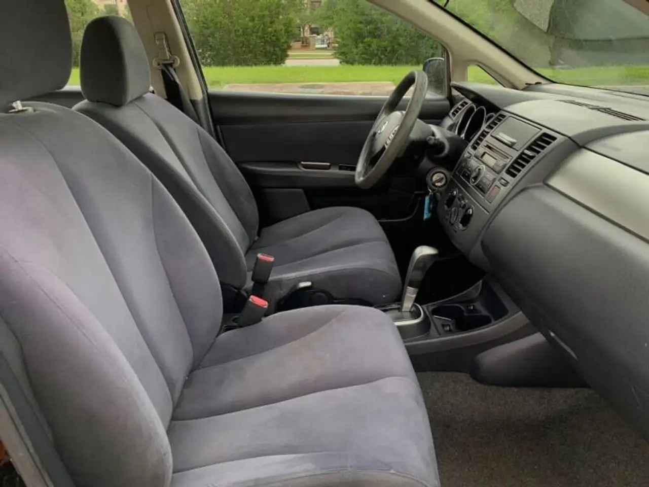 Nissan Versa снимка Nissan Versa