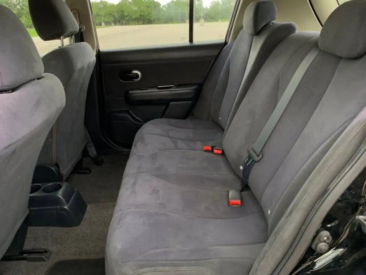 Nissan Versa снимка Nissan Versa