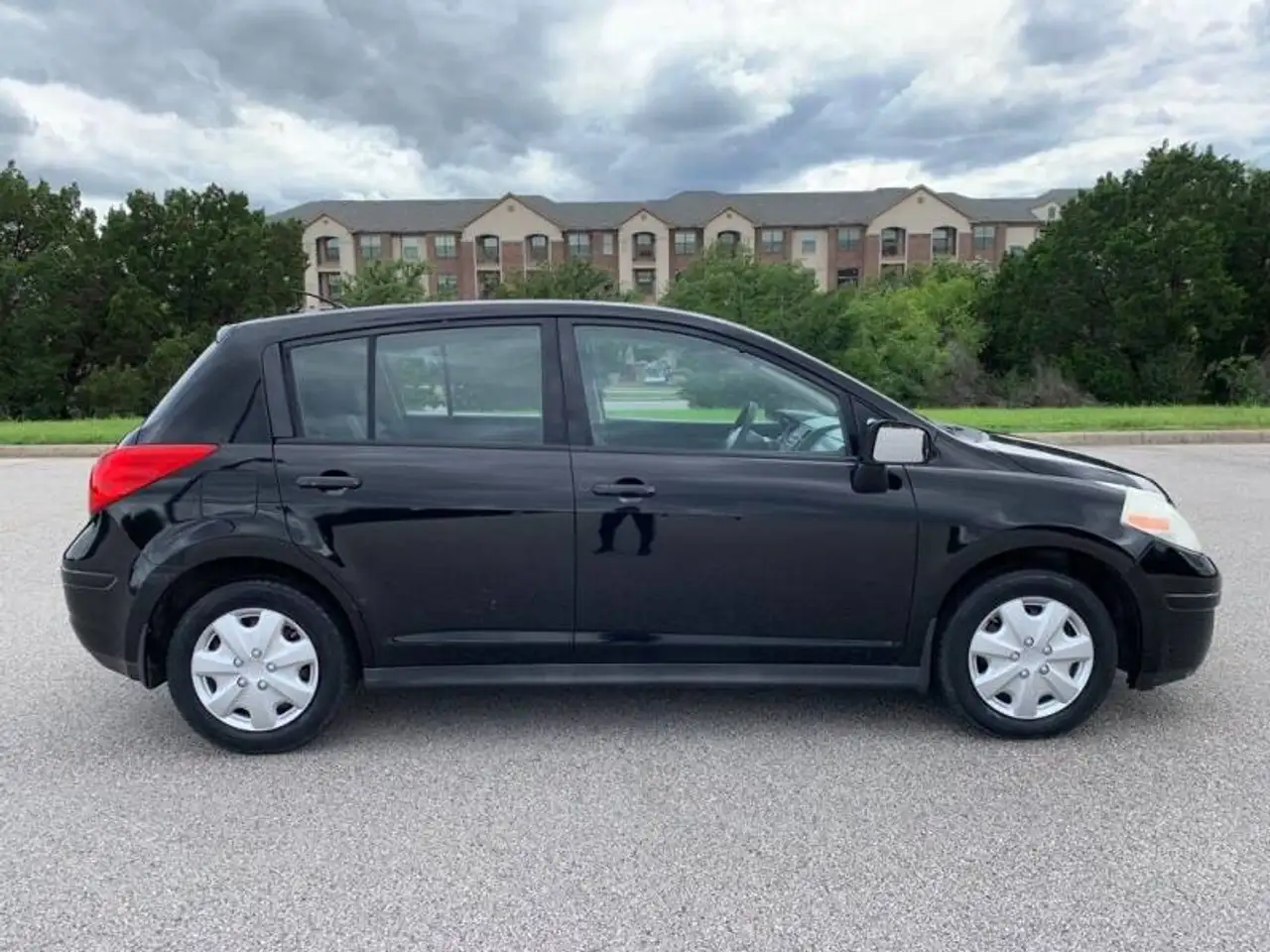 Nissan Versa снимка Nissan Versa