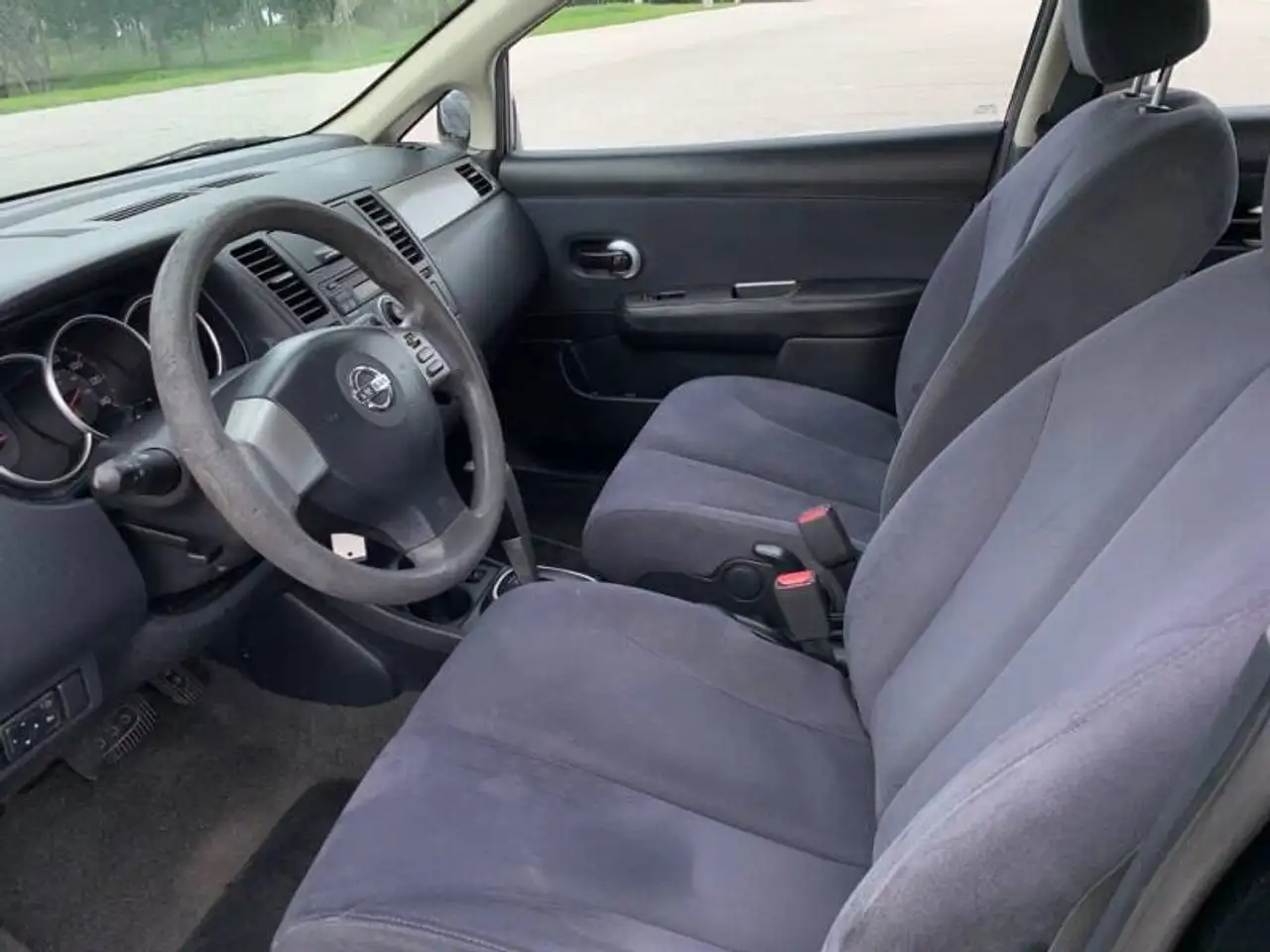 Nissan Versa снимка Nissan Versa