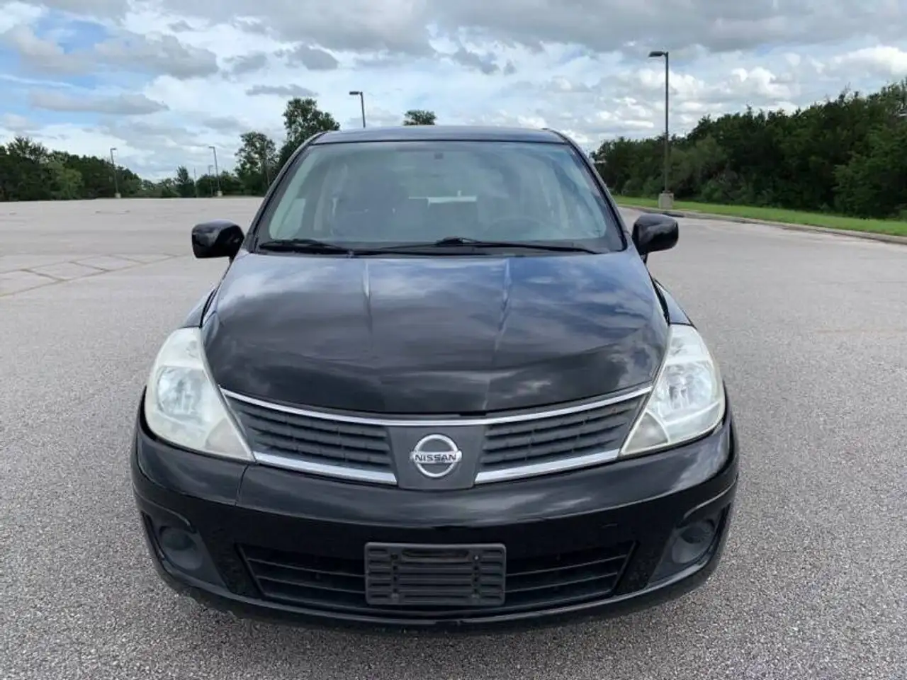 Nissan Versa снимка Nissan Versa