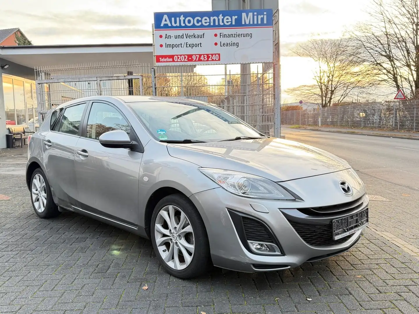 Mazda 3 Lim. Sports-Line LED-Navi-PDC-i-Stop-SHZ-Bose Gris - 1