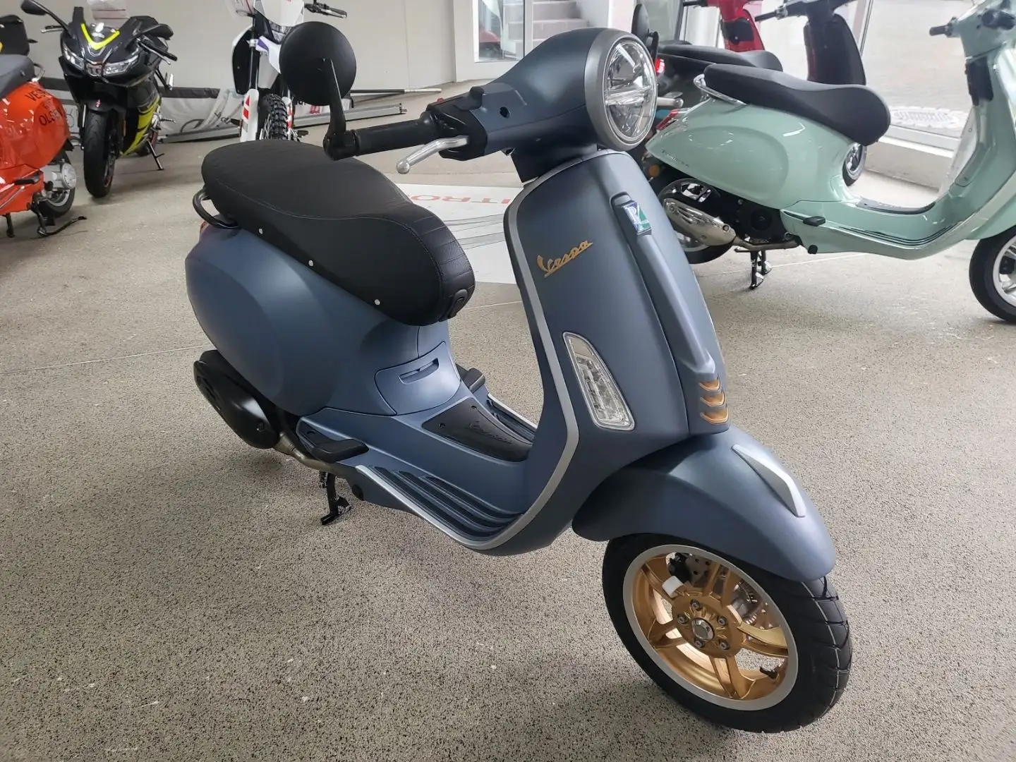 Vespa Primavera 125 E5+ Officina 8 Sonderedition Blauw - 2