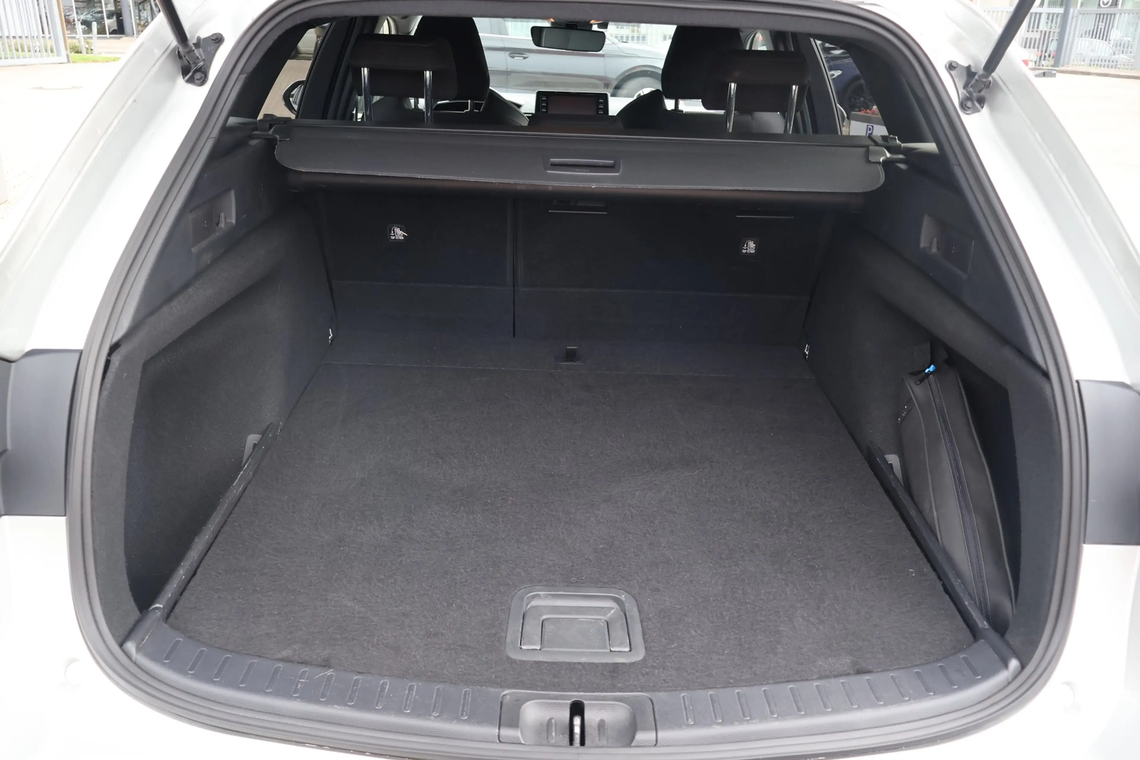 Toyota Corolla 1.8 Hybrid TS Sports Bi-LED Kamera AHK — photo 13