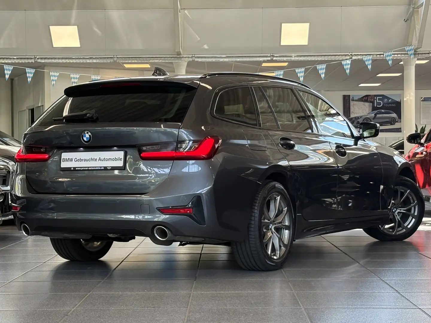 BMW 320 d xDrive Touring Sport Line LED PDC Shz. Lhz. Grau - 2