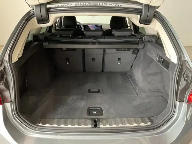 BMW 3 Series view 10