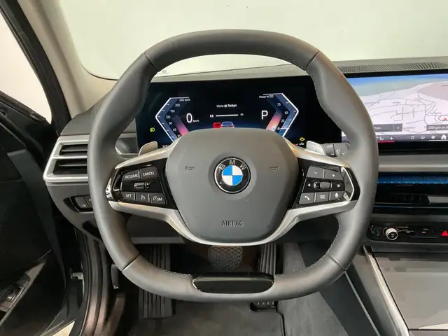 BMW 3 Series view 4
